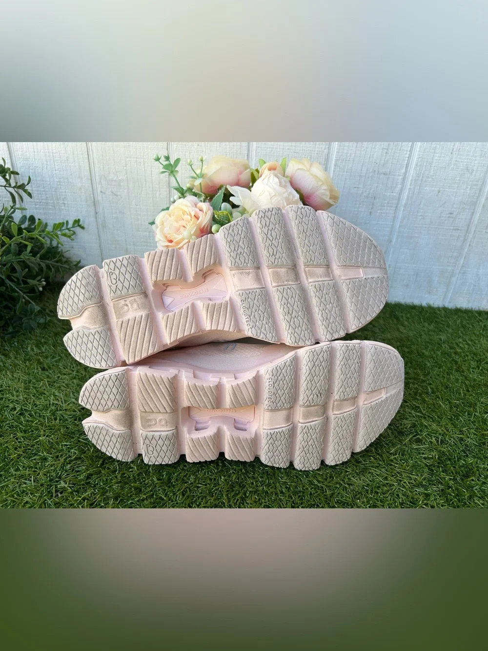 On Running Cloud X 4 AD Sneakers in Salt/ Lily women size 9 gently used